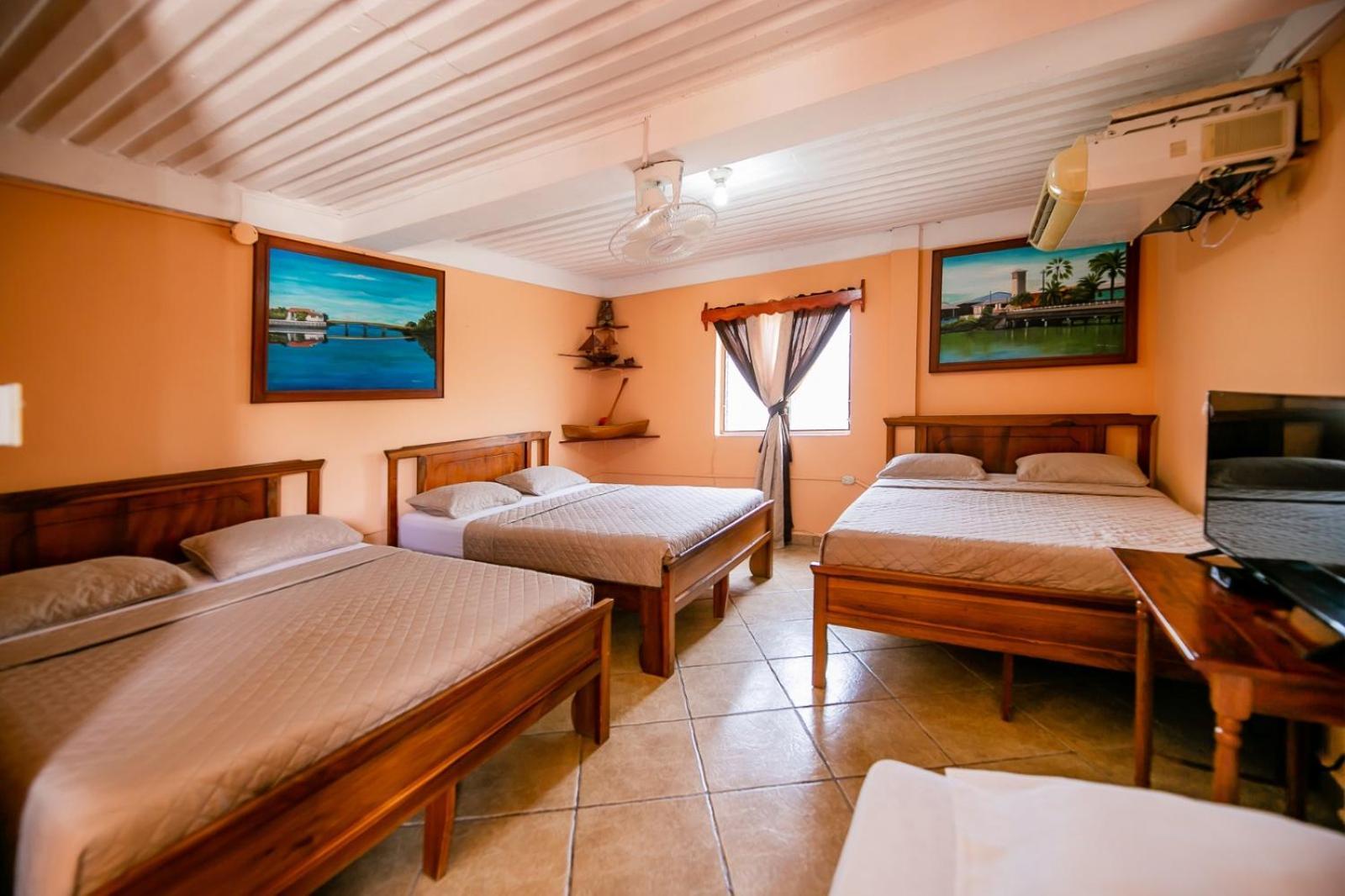 Hotel Bahia เตลา ภายนอก รูปภาพ