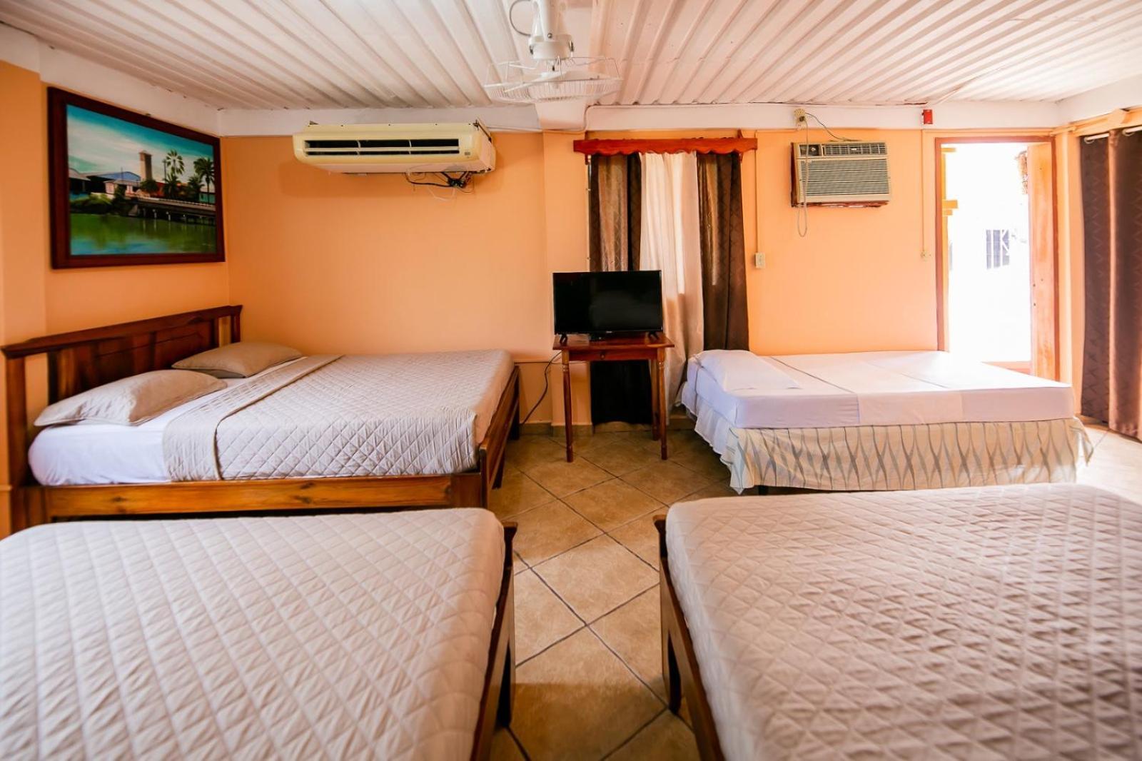 Hotel Bahia เตลา ภายนอก รูปภาพ