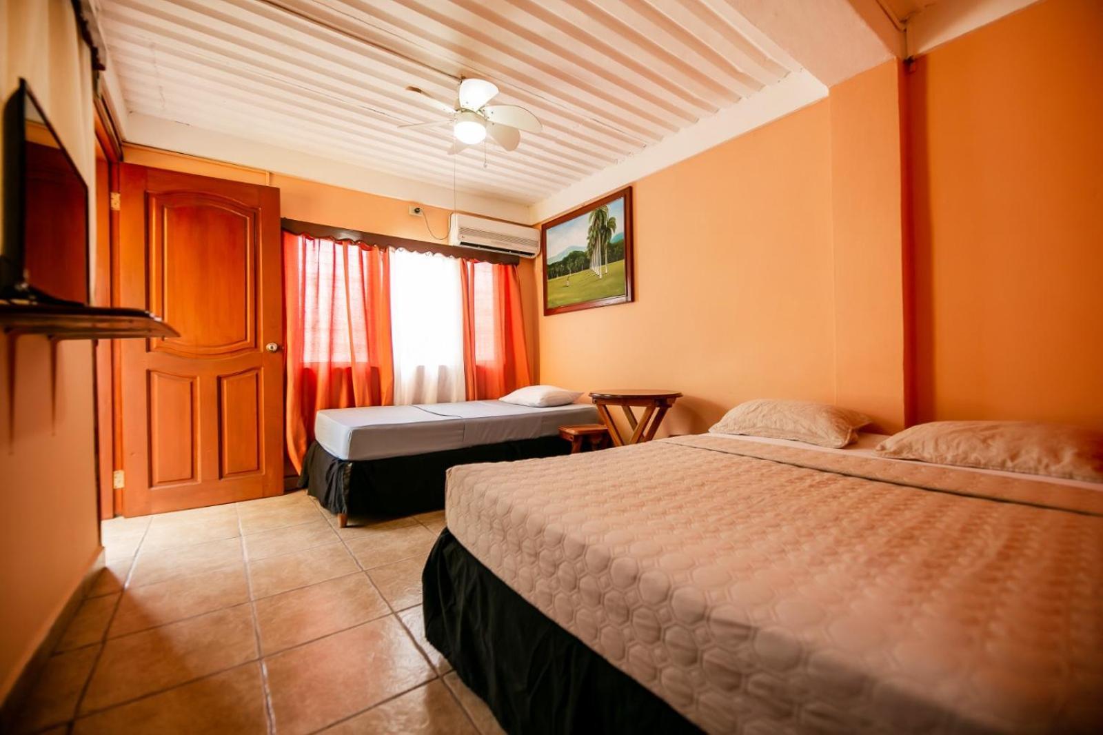 Hotel Bahia เตลา ภายนอก รูปภาพ