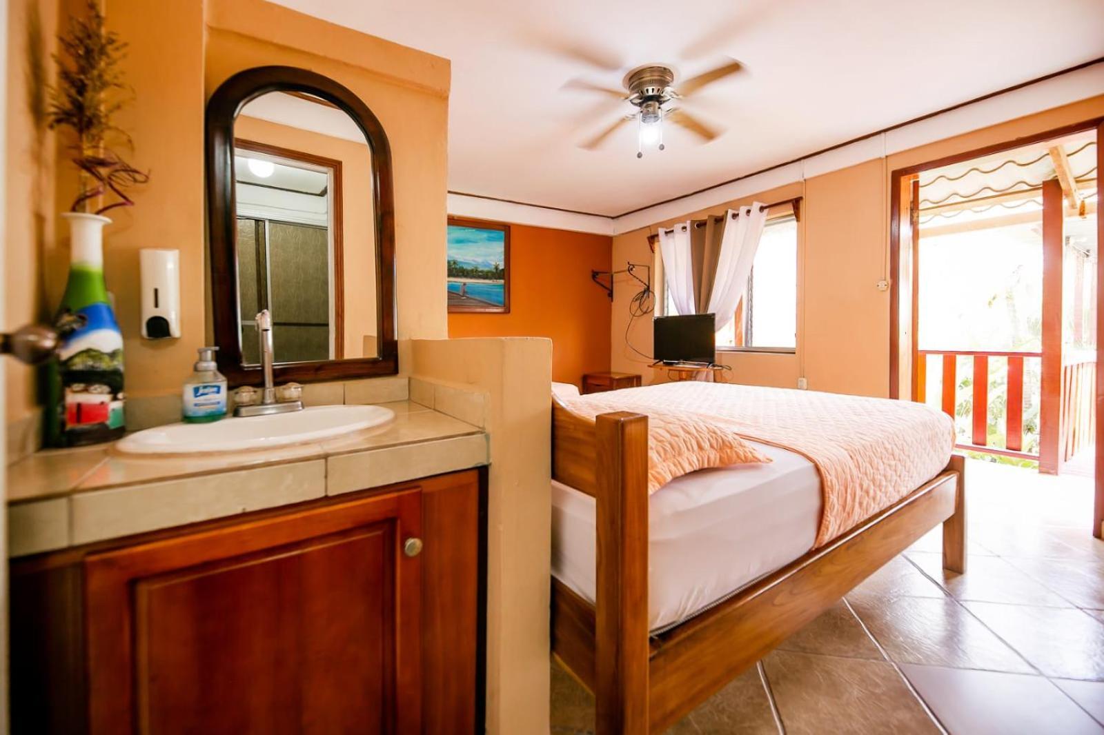 Hotel Bahia เตลา ภายนอก รูปภาพ