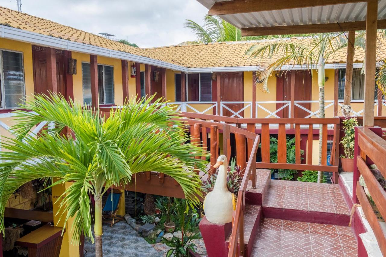 Hotel Bahia เตลา ภายนอก รูปภาพ